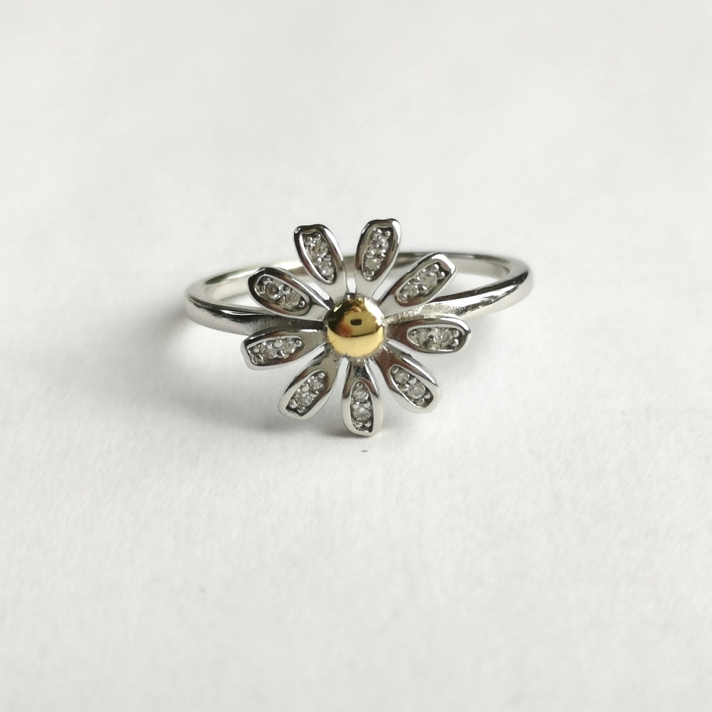 Sterling Silver Daisy Flower flower ring size 8 🆕